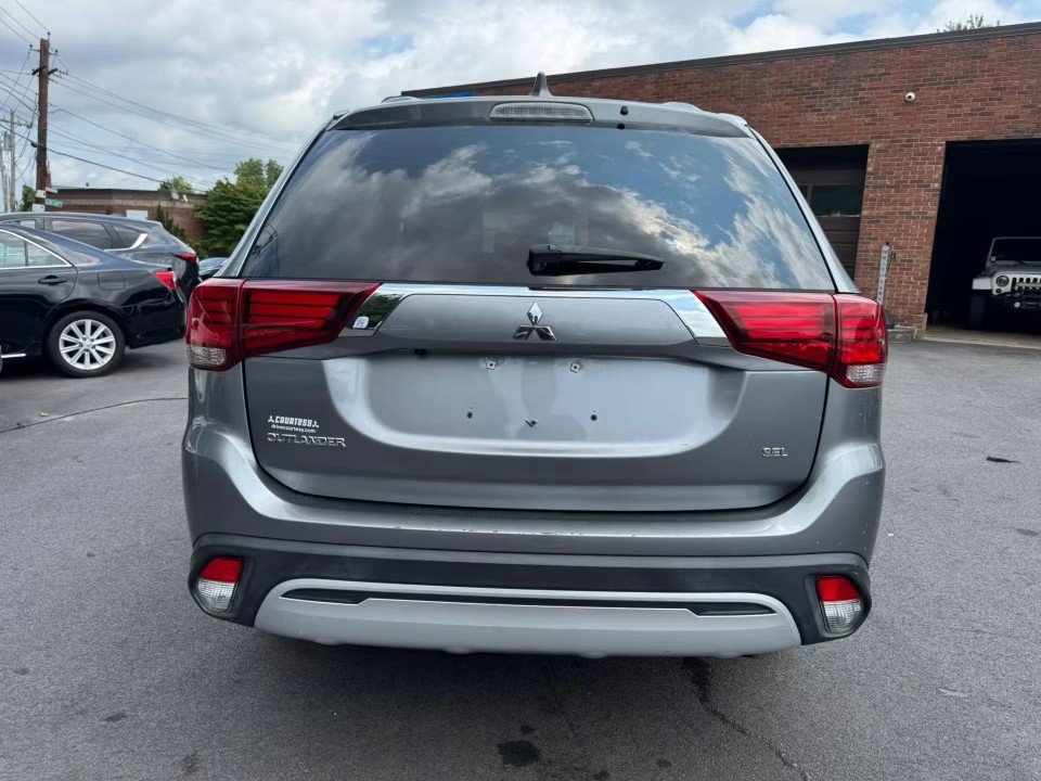 Used 2020 Mitsubishi Outlander SE AWD/4WD image 8