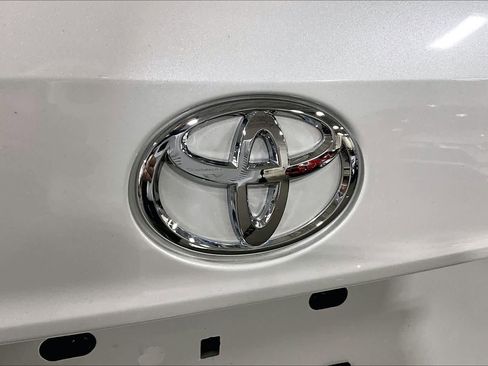 Used 2023 Toyota Highlander LE FWD image 31