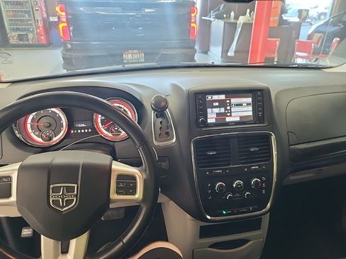 Used 2017 Dodge Grand Caravan SE w/ Power Window Group FWD image 11