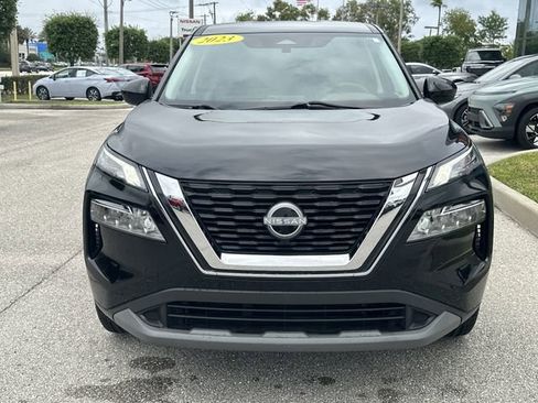 Used 2023 Nissan Rogue SV image 3