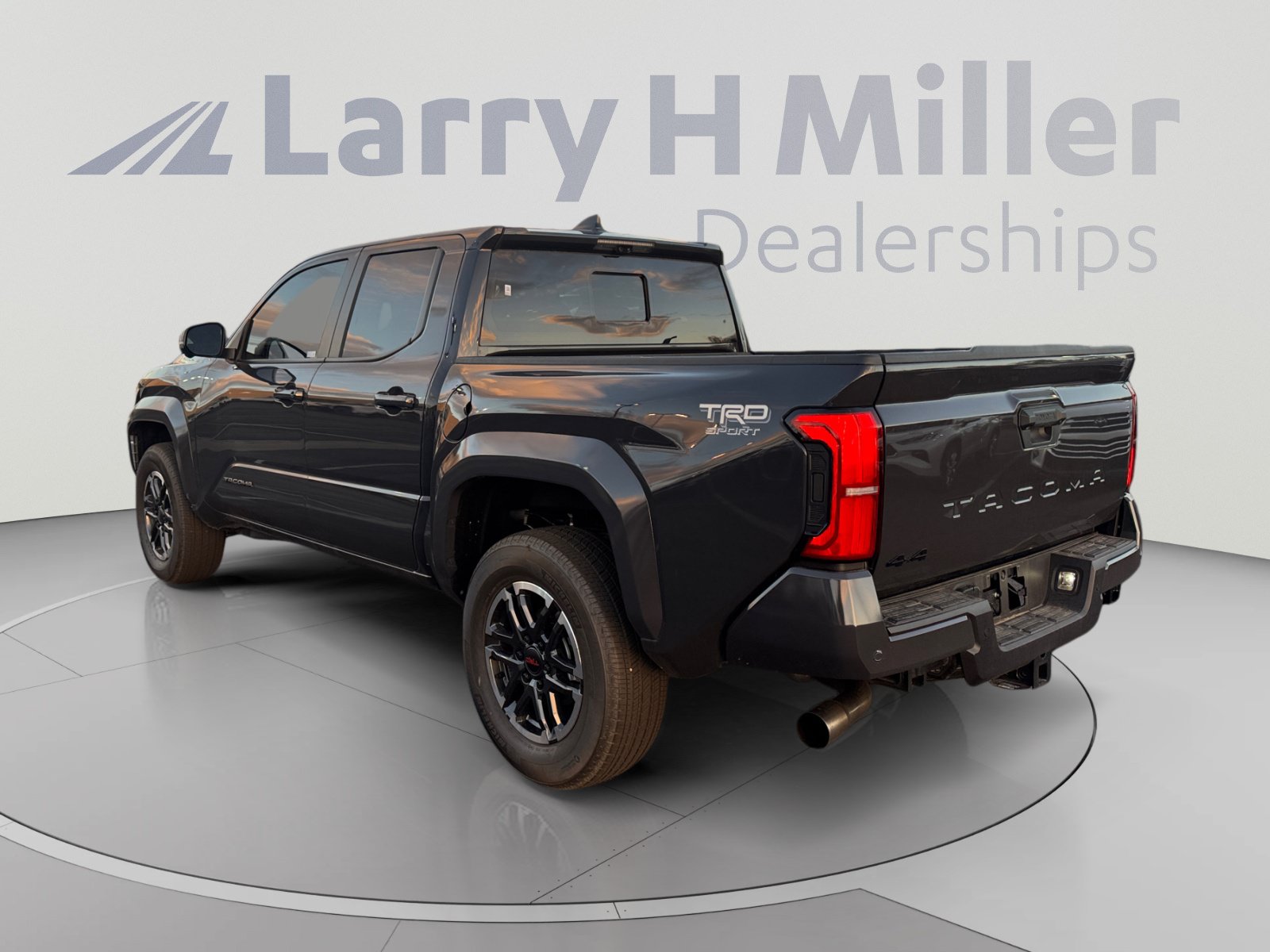Used 2026 Toyota Tacoma TRD Sport w/ TRD Sport Premium Package AWD/4WD image 3
