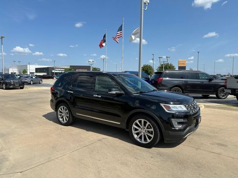 Used 2017 Ford Explorer Limited FWD image 8