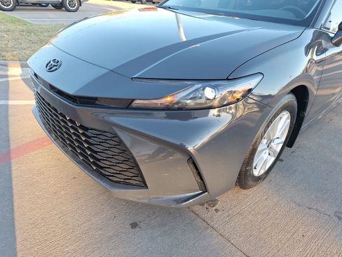 Used 2025 Toyota Camry LE image 10