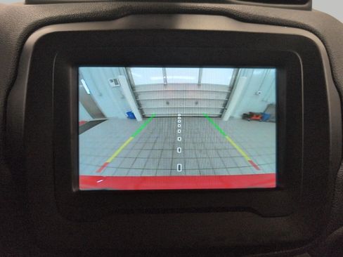 Used 2020 Jeep Renegade Latitude AWD/4WD image 14