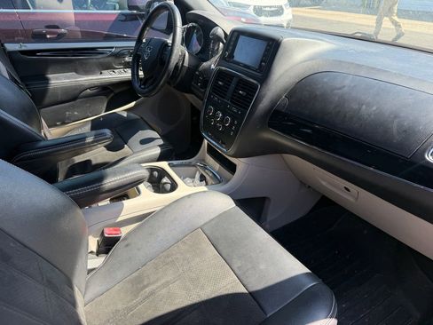 Used 2019 Dodge Grand Caravan SXT FWD image 4