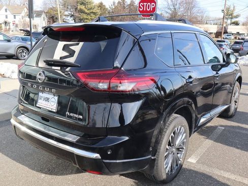 Certified 2025 Nissan Rogue Platinum FWD image 6