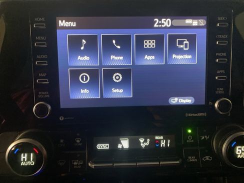 Used 2020 Toyota Highlander L image 19