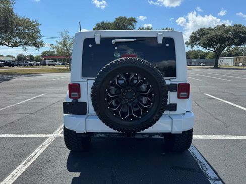 Used 2016 Jeep Wrangler Unlimited Sahara w/ Connectivity Group image 7