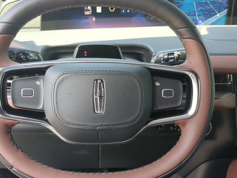 New 2026 Lincoln Navigator L Reserve AWD/4WD image 12