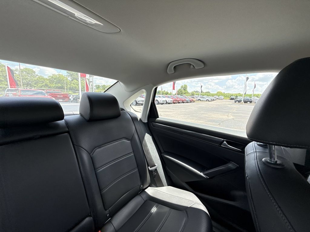 Used 2020 Volkswagen Passat 2.0T R-Line FWD image 12