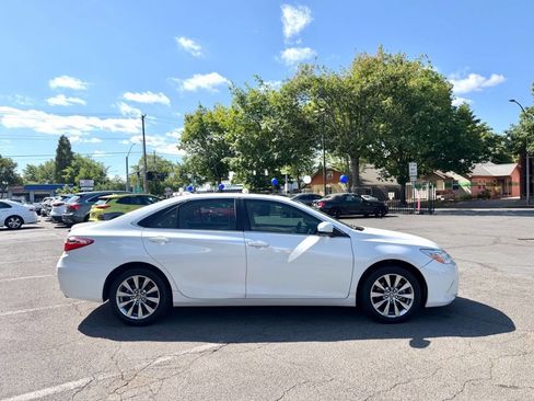 Used 2017 Toyota Camry XLE w/ Advanced Technology Package FWD image 5