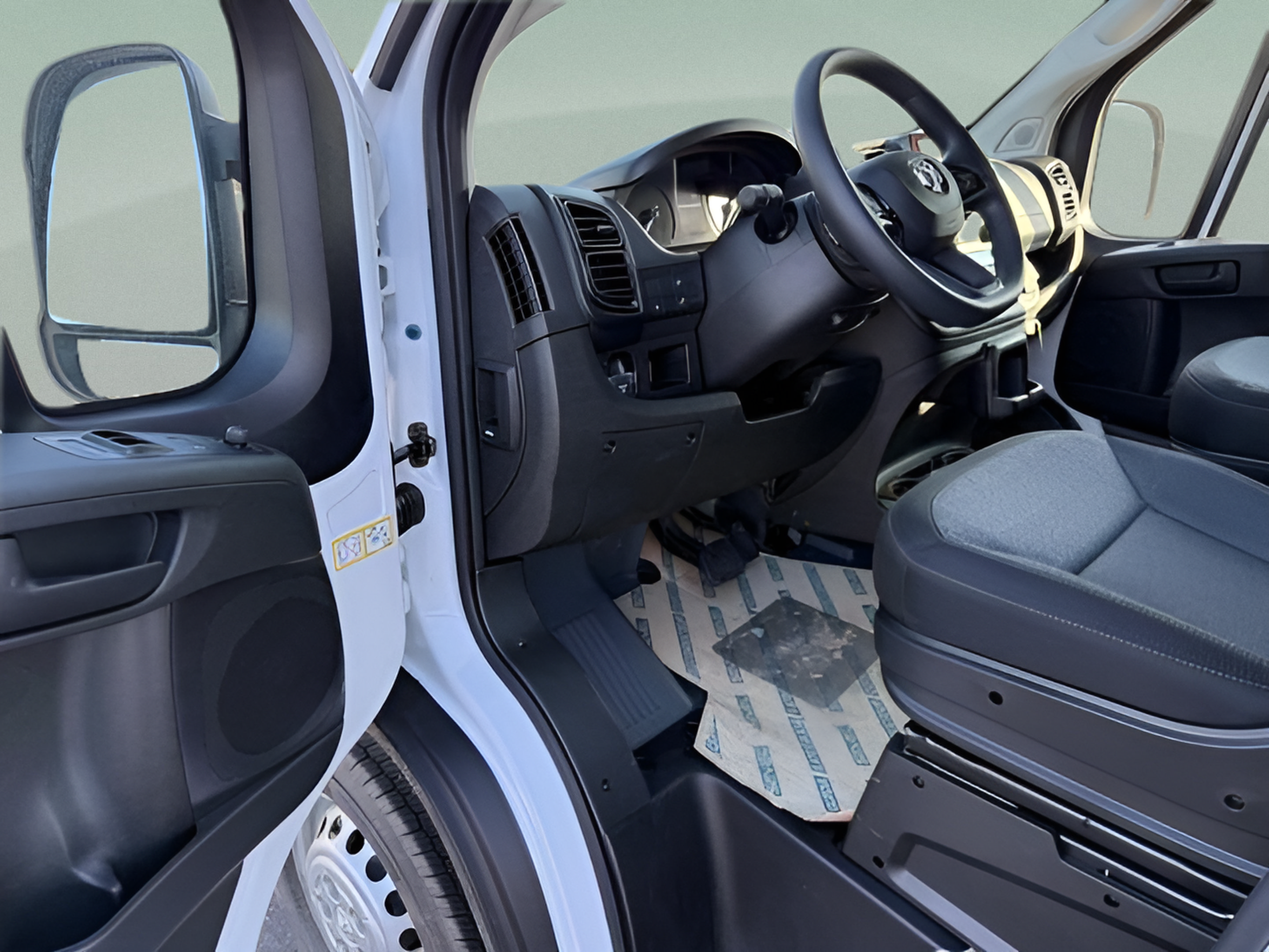 New 2025 RAM ProMaster 1500 w/ Convenience Group FWD image 17