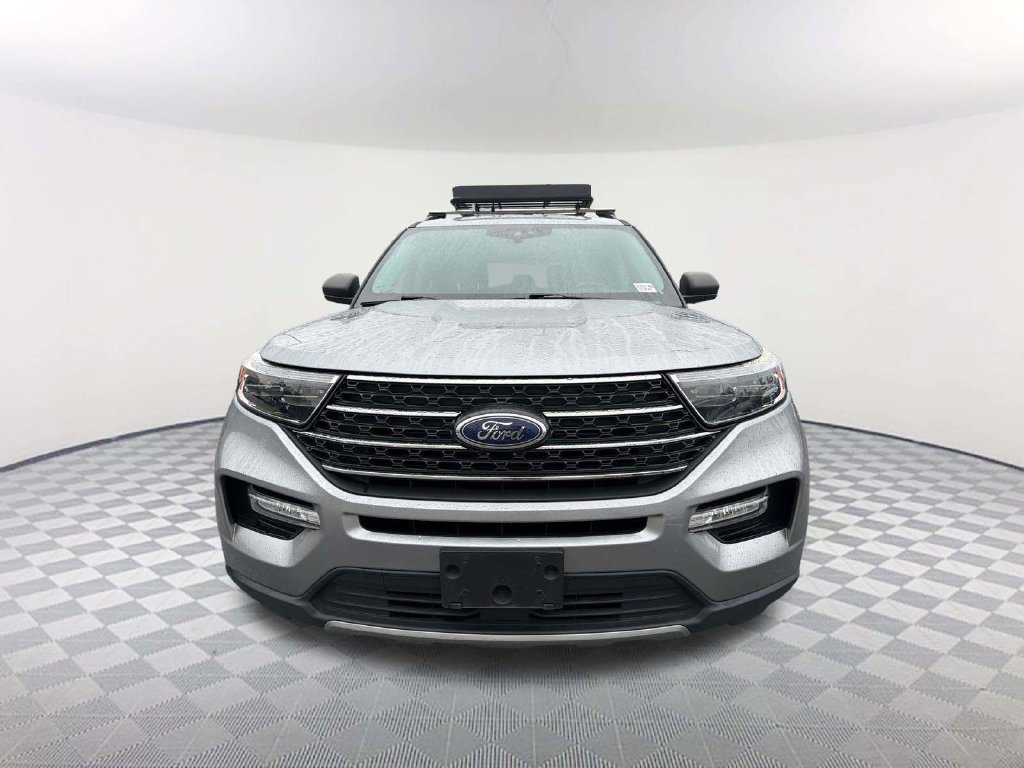 Used 2023 Ford Explorer XLT w/ Equipment Group 202A AWD/4WD image 2