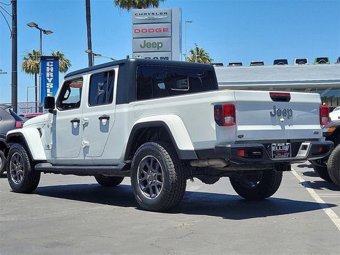 Certified 2022 Jeep Gladiator Overland w/ Trailer Tow Package image 2