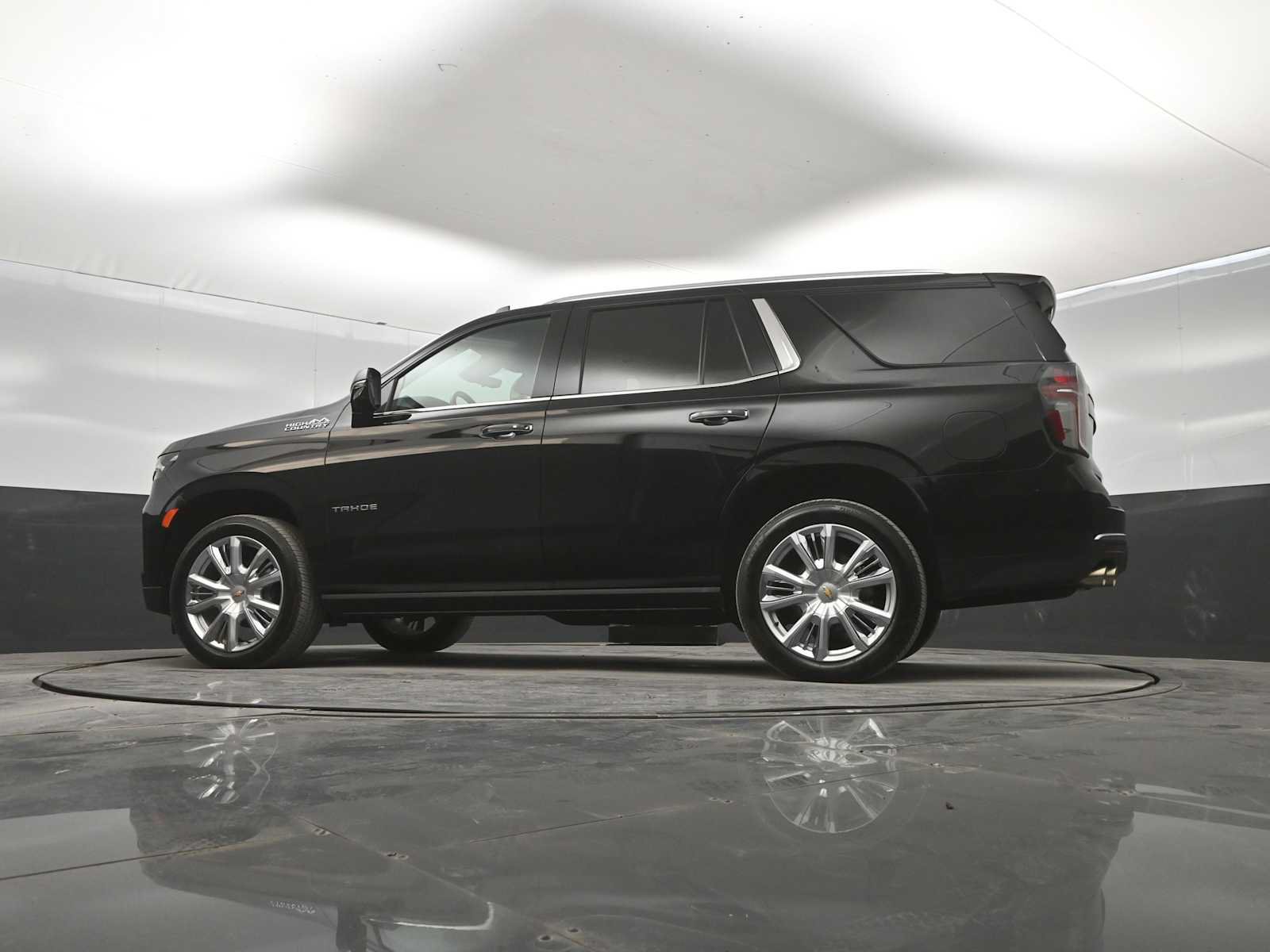 Used 2024 Chevrolet Tahoe High Country w/ Premium Package AWD/4WD image 36