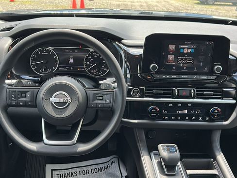 Used 2022 Nissan Pathfinder S image 25