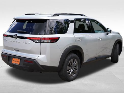 Used 2025 Nissan Pathfinder SV FWD image 5