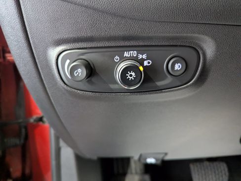 Used 2023 Chevrolet Equinox Premier AWD/4WD image 18
