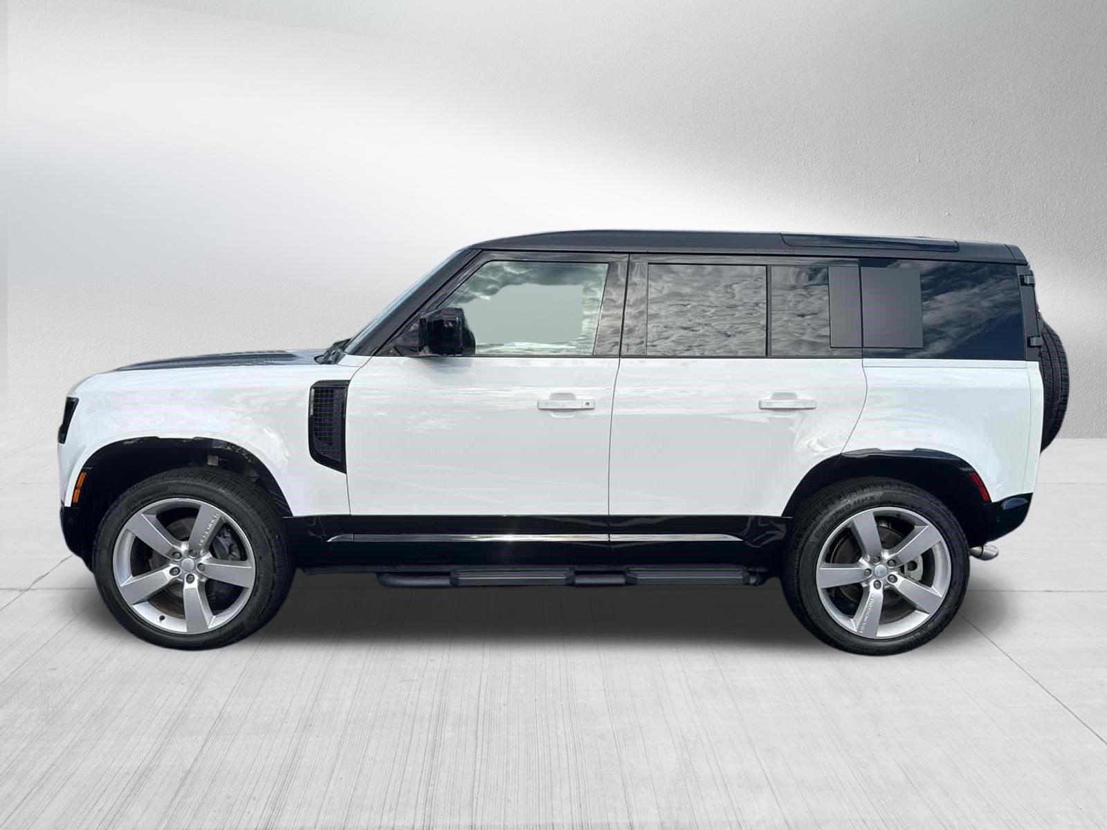 Certified 2025 Land Rover Defender 110 X-Dynamic SE AWD/4WD image 2