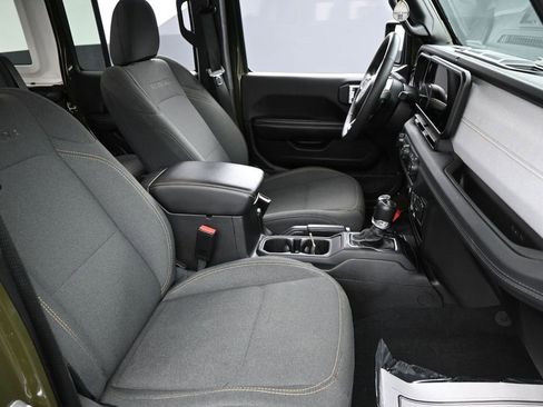 Used 2024 Jeep Wrangler Unlimited Sahara AWD/4WD image 33