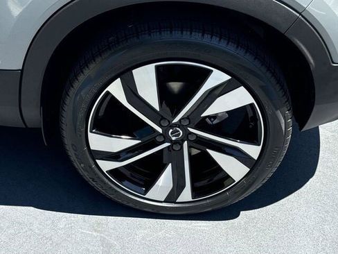 New 2024 Volvo XC40 B5 Ultimate w/ Climate Package image 4