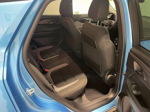 Used 2025 Chevrolet TrailBlazer LT w/ LT Cold Weather Package FWD image 25