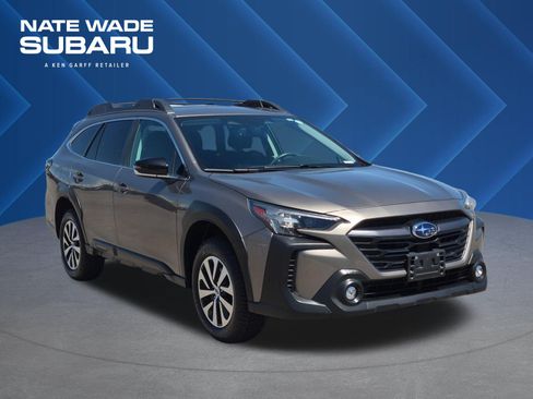 Used 2023 Subaru Outback Premium AWD/4WD image 1