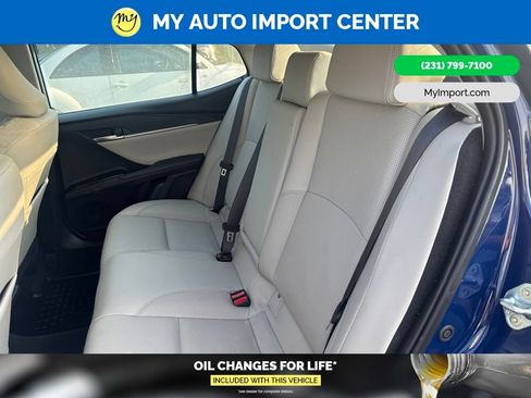 Used 2025 Toyota Camry XLE FWD image 21