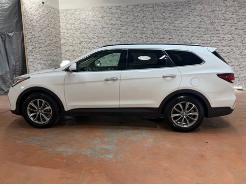 Used 2017 Hyundai Santa Fe SE image 4