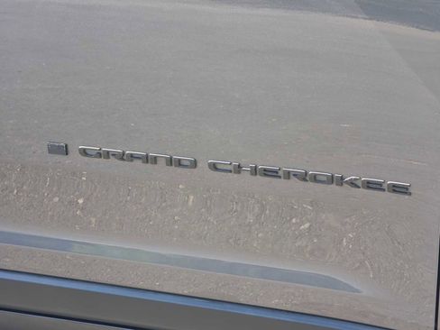 Used 2023 Jeep Grand Cherokee Altitude image 11