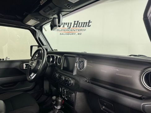 Used 2021 Jeep Wrangler Unlimited Sahara AWD/4WD image 41