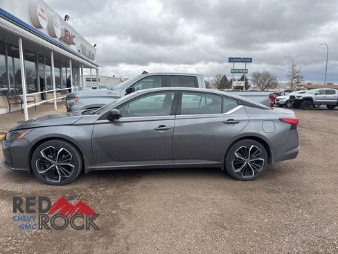 Used 2024 Nissan Altima 2.5 SR w/ SR Premium Package AWD/4WD image 18