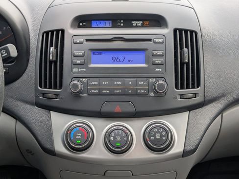 Used 2010 Hyundai Elantra GLS FWD image 15