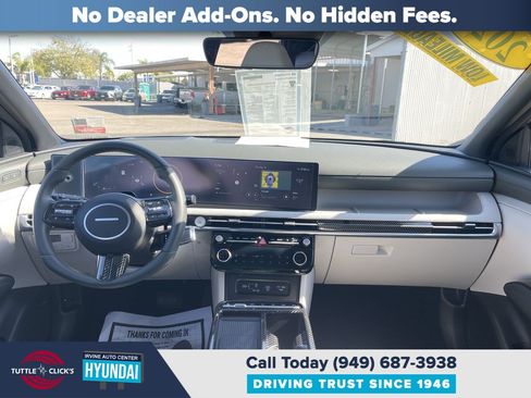 Certified 2025 Hyundai Tucson Limited AWD/4WD image 2