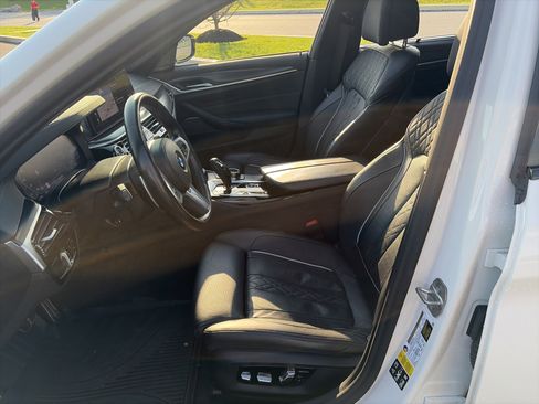 Used 2023 BMW M550i xDrive w/ Executive Package image 18