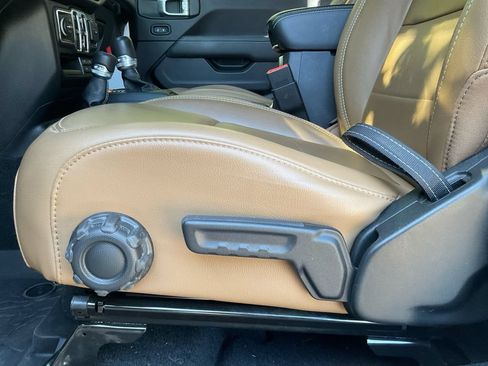 Used 2021 Jeep Wrangler Unlimited Sahara AWD/4WD image 34