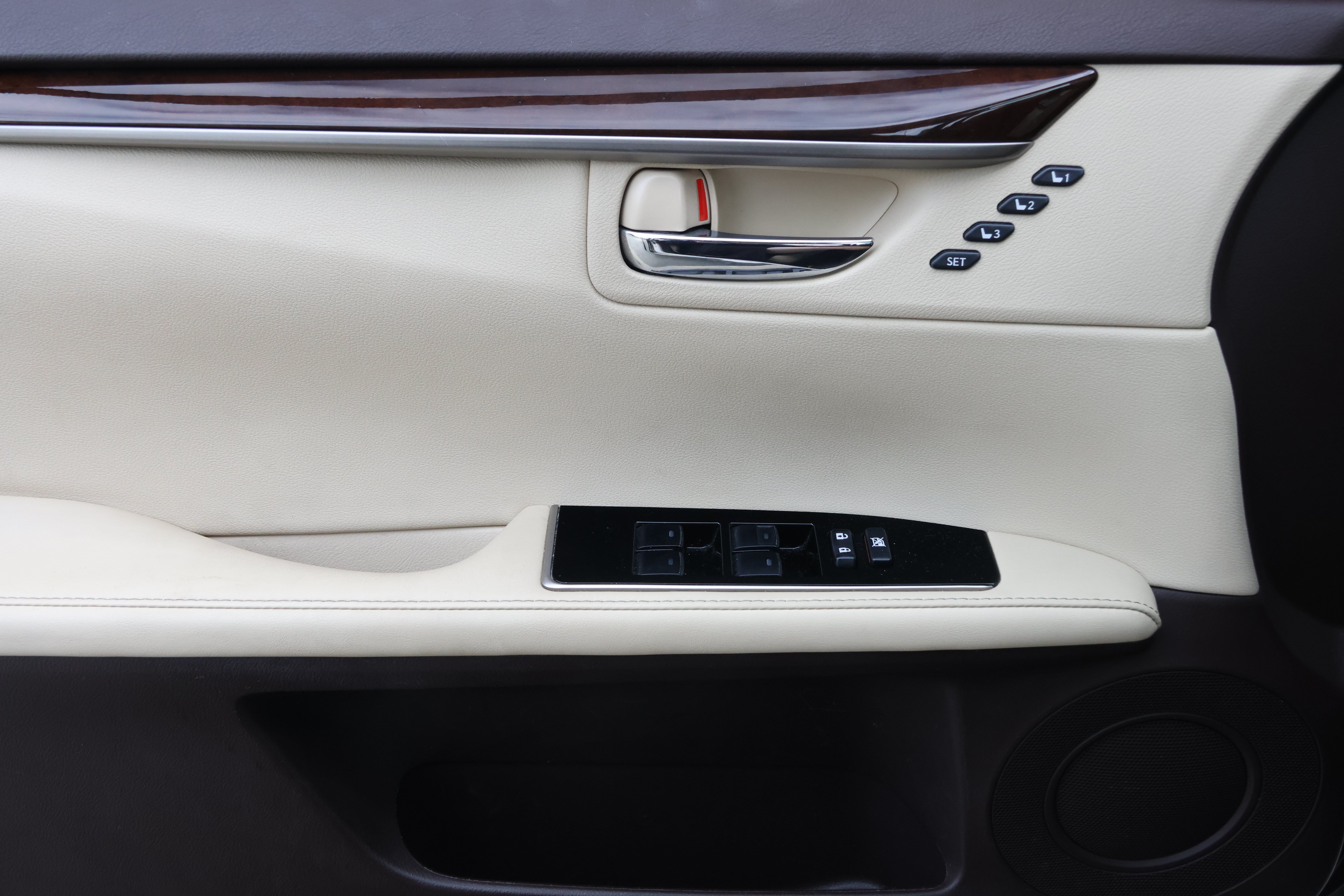 Used 2017 Lexus ES 350 w/ Luxury Package FWD image 12