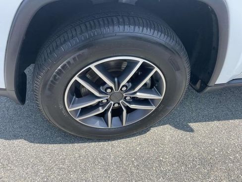 Used 2022 Jeep Grand Cherokee Limited image 15