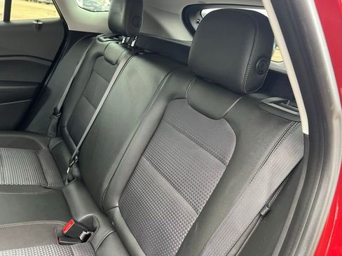 Used 2024 Chevrolet Trax LT w/ Sunroof Package image 16