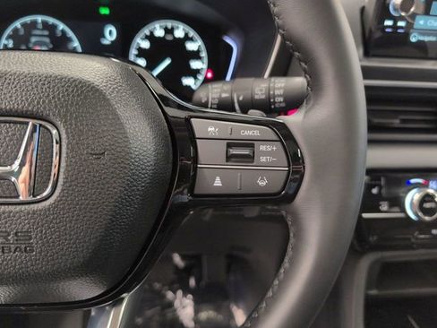 New 2025 Honda Pilot Touring image 13