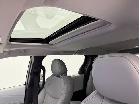 New 2026 Toyota Sienna XLE image 24