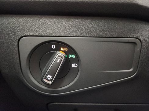 Certified 2023 Volkswagen Tiguan SE R-Line image 11