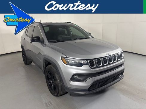 Used 2024 Jeep Compass Latitude AWD/4WD image 1