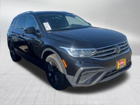 Used 2022 Volkswagen Tiguan SE AWD/4WD image 2