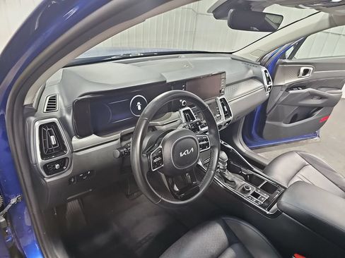Certified 2023 Kia Sorento SX AWD/4WD image 16