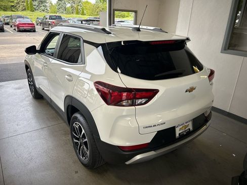 Used 2024 Chevrolet TrailBlazer LT w/ LT Cold Weather Package FWD image 5