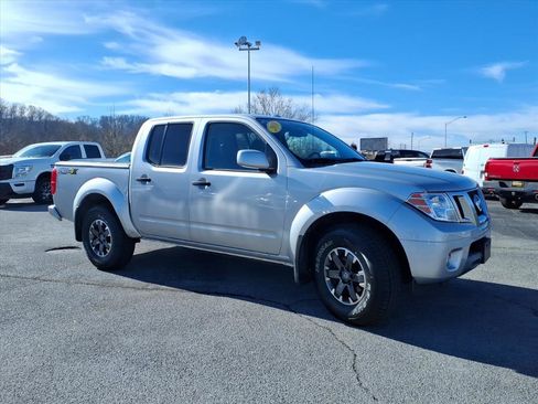 Used 2018 Nissan Frontier PRO-4X image 14