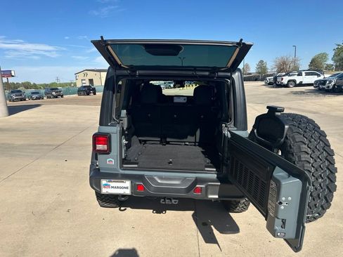 Used 2025 Jeep Wrangler Unlimited Sport AWD/4WD image 18