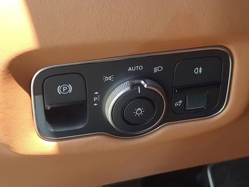 Used 2020 Aston Martin V8 Vantage Coupe image 32