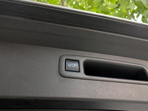 Used 2021 Toyota Highlander XSE FWD image 18